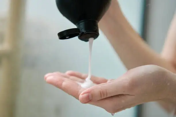 Comment choisir le bon shampooing pour votre type de cheveux