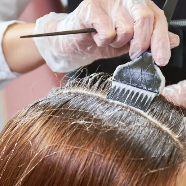 Comment preparer ses cheveux avant une coloration